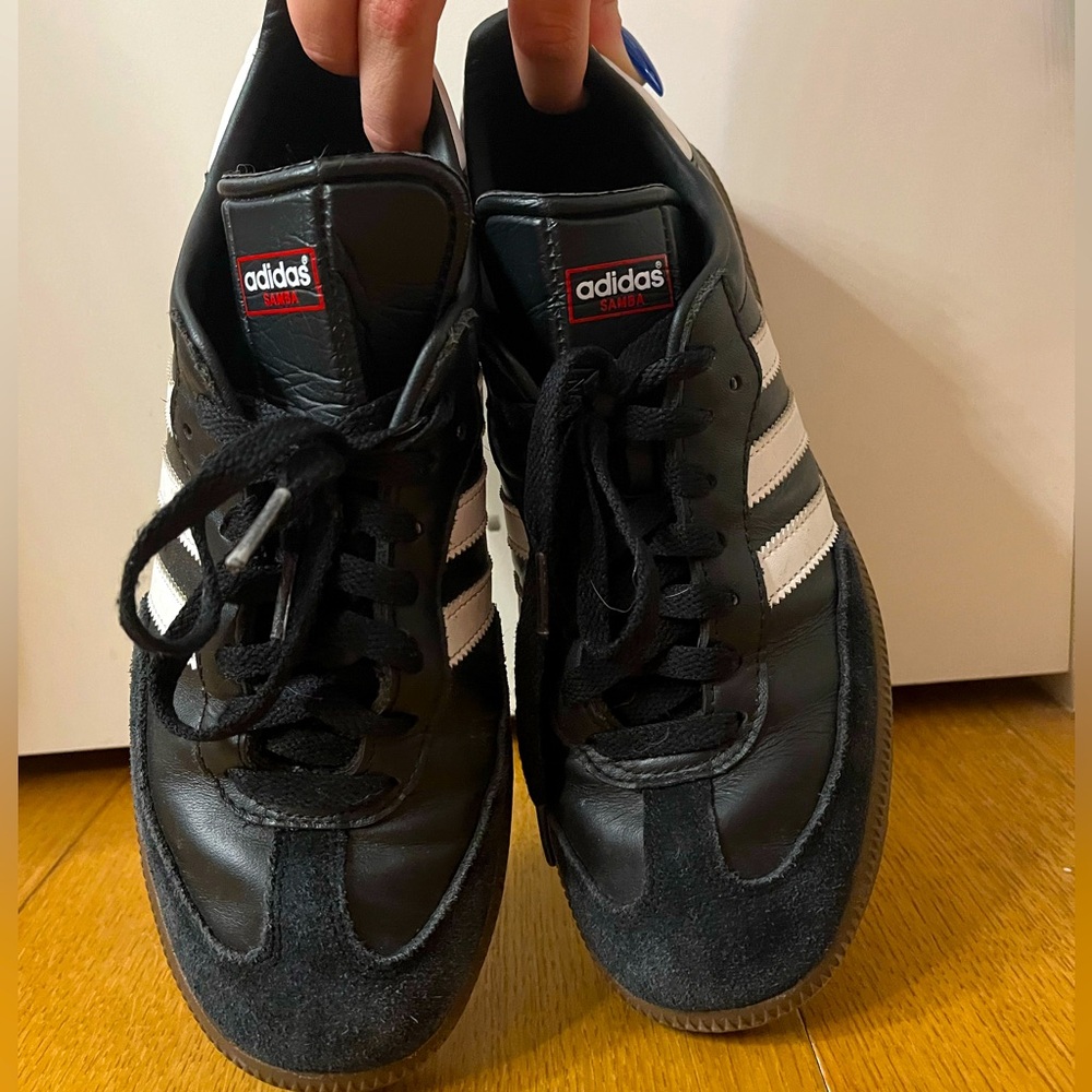BLACK ADIDAS SAMBAS SIZE 8 1/2 MEN 10 WOMEN
